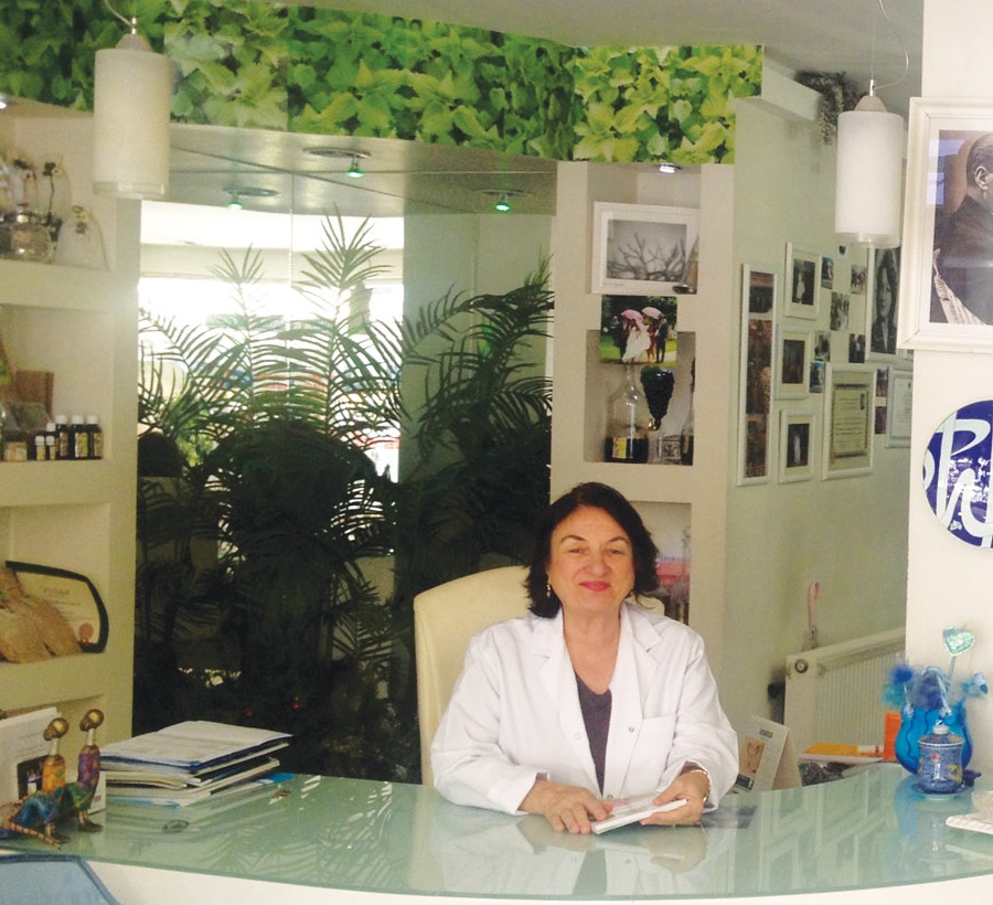 Fitoterapist Uzman Eczacı Nurten Ermemiş, Kültür Eczanesi'nde